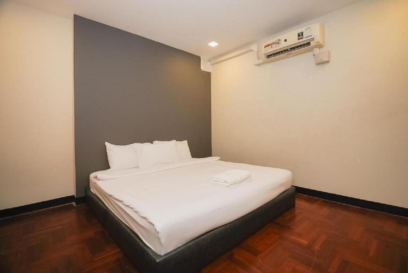 Go Inn Silom Road -Bts Saint Louis Bangkok Exterior foto