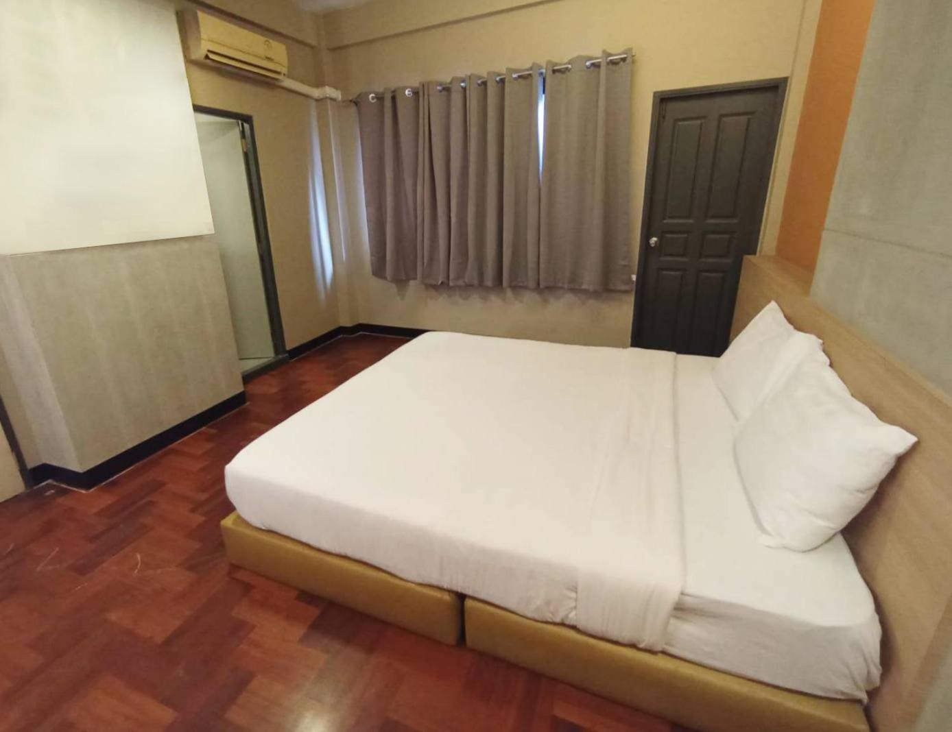 Go Inn Silom Road -Bts Saint Louis Bangkok Exterior foto