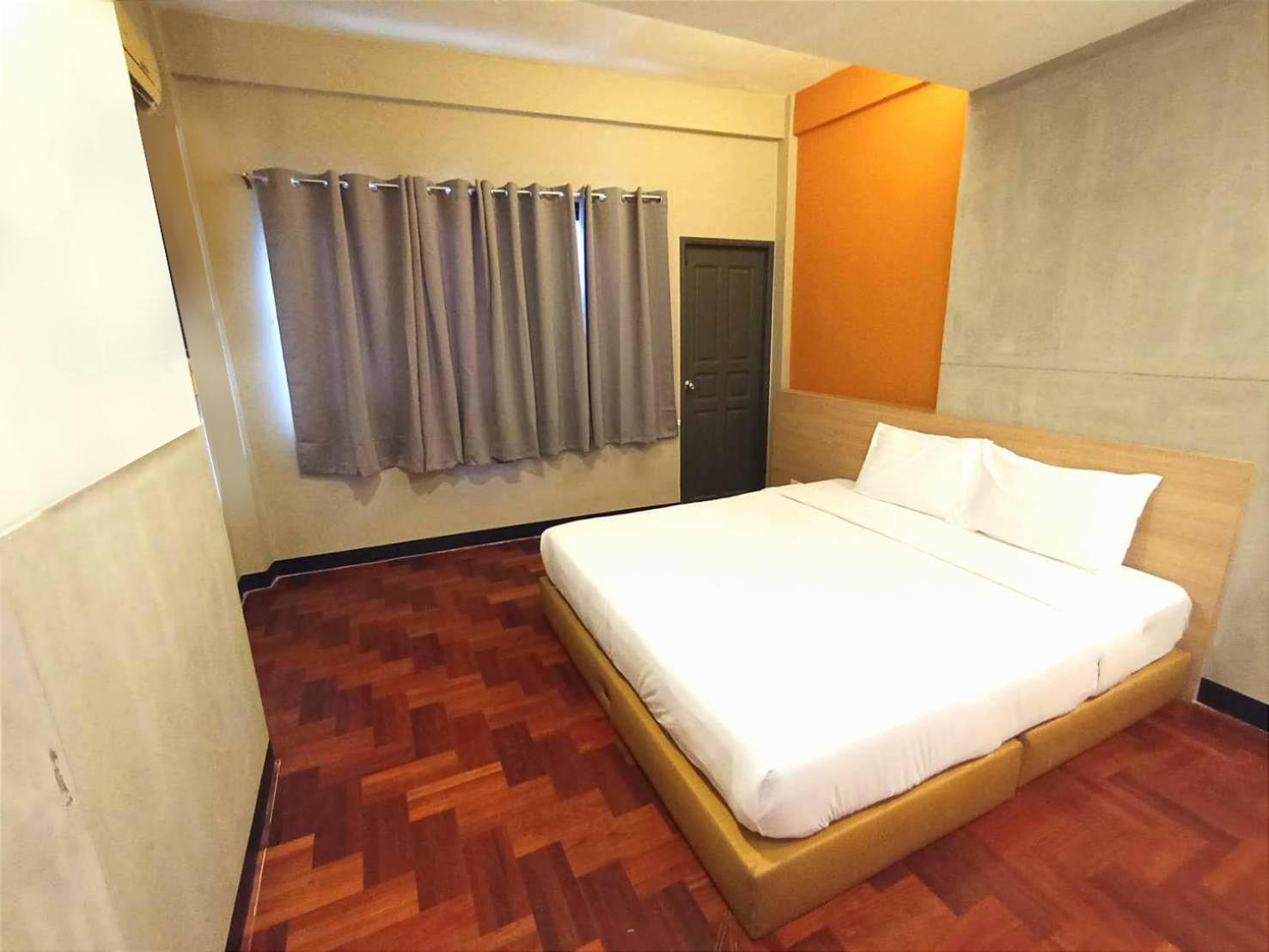 Go Inn Silom Road -Bts Saint Louis Bangkok Exterior foto
